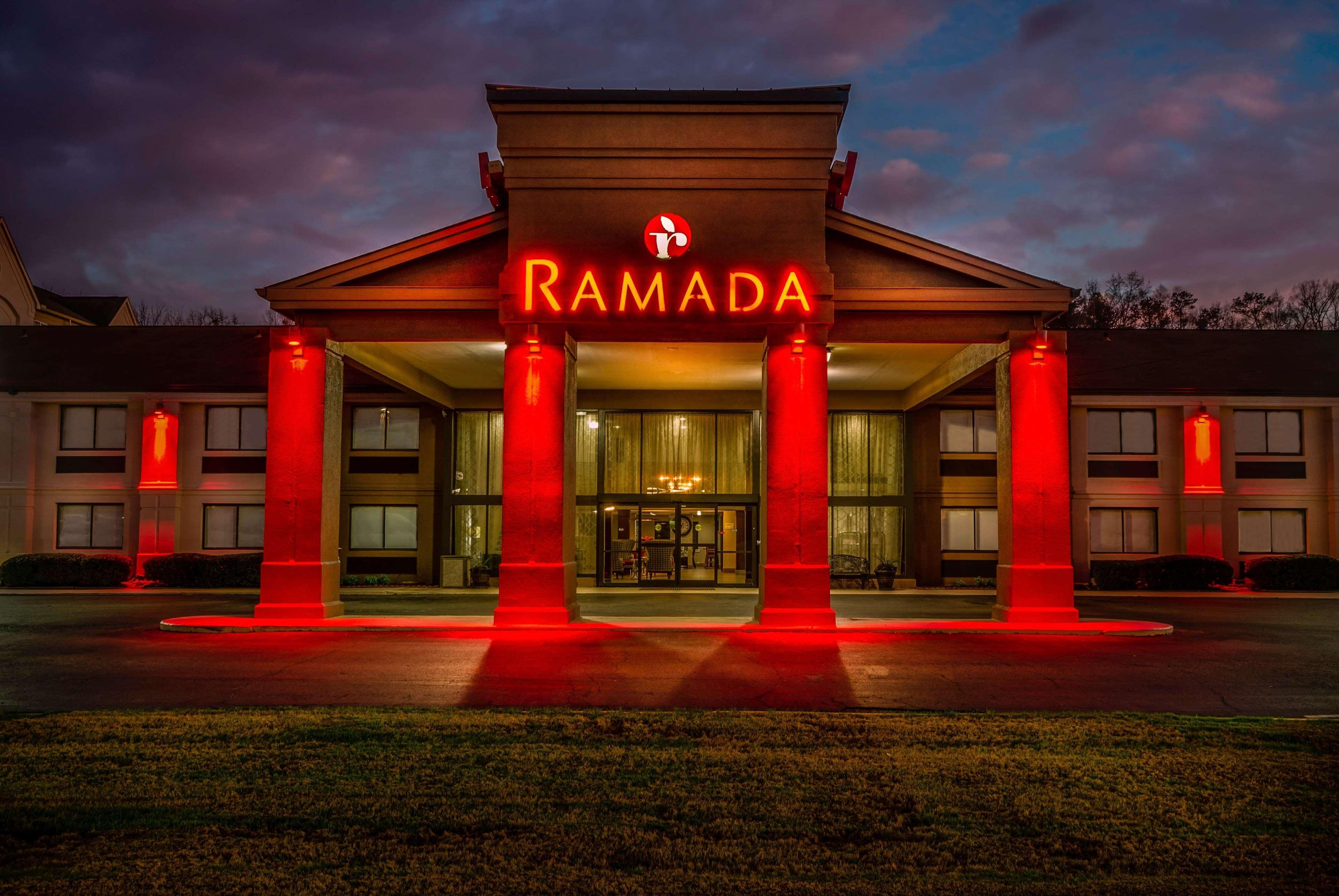 Ramada By Wyndham Tuscaloosa Hotel Eksteriør billede