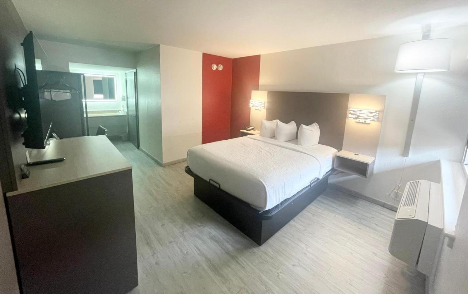 Ramada By Wyndham Tuscaloosa Hotel Eksteriør billede