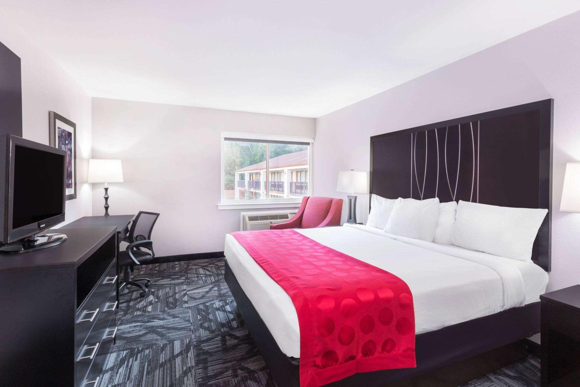 Ramada By Wyndham Tuscaloosa Hotel Eksteriør billede